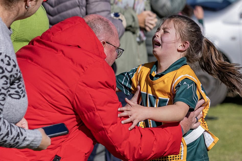 Kind word vertroos ná besering tydens sport op Ermelo baan