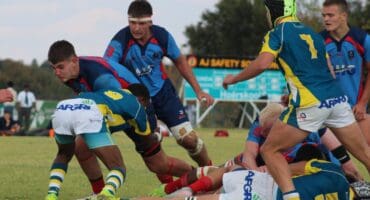 Rugbyspelers van Ligbron en Secunda in aksie.