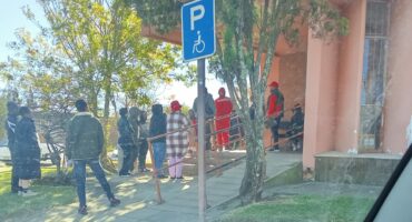 Closed Ermelo licensing office entrance with no public access