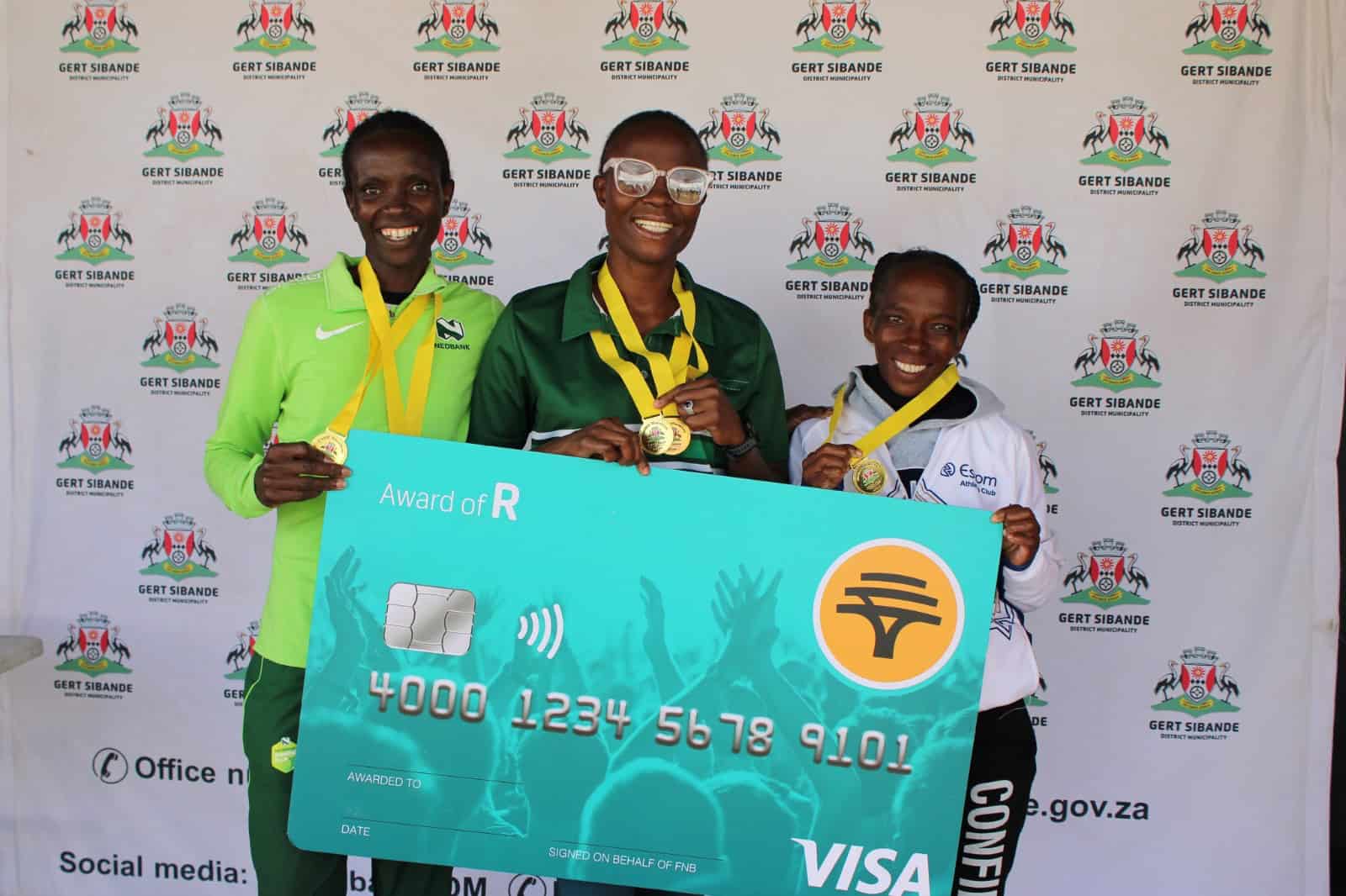 Women’s category winners stand together after the GSDM 3-in-1 Marathon in Ermelo.