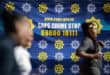 Polisie-banier met Crime Stop besonderhede en nommers.