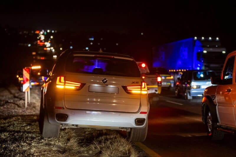 Traffic builds up on the Ermelo-Hendrina Road as emergency services respond to an accident involving a Msukaligwa Traffic Department vehicle.