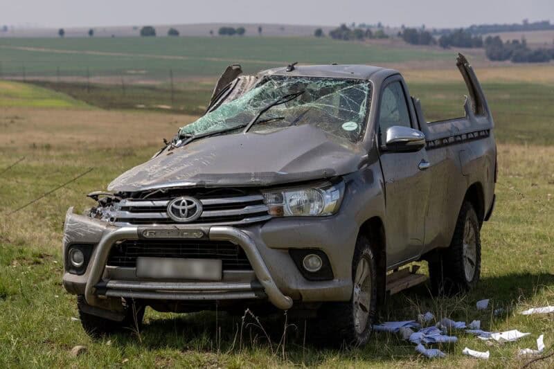 Damaged Toyota bakkie stands off the road after overturning between Ermelo and Morgenzon.