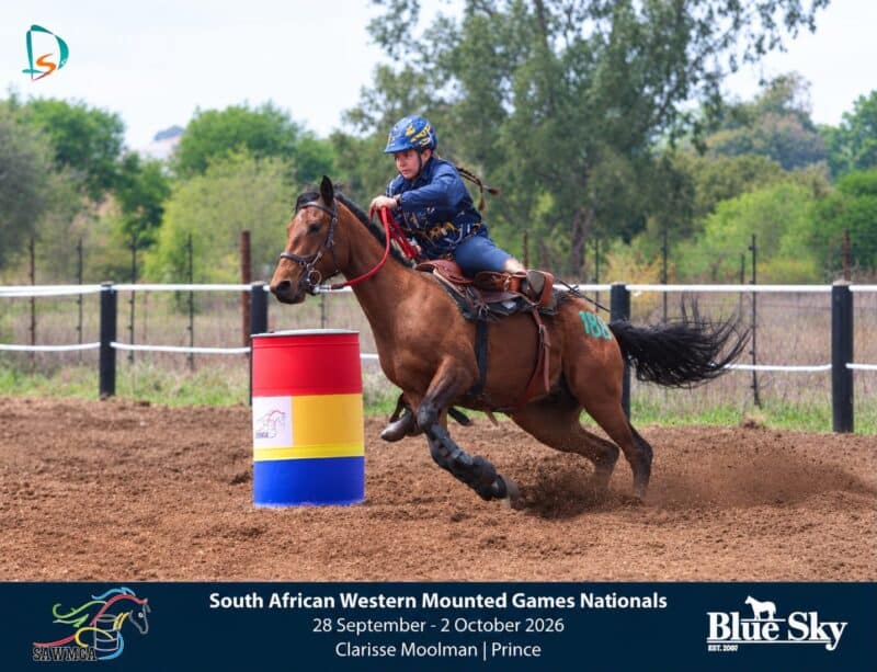 Clarisse Moolman en haar perd, Prince, wys hul vaardigheid tydens die nasionale Western Mounted Games-byeenkoms in Parys.