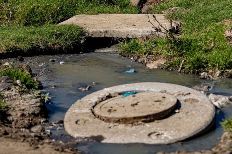 Sewage flows from manhole in Wesselton
