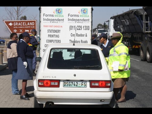 Officers request the driver’s license and to search the car of this motorist.