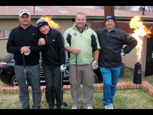 Johan Strydom, Willie Meyer, Willie Strydom en Gerrie Jordaan tydens Laerskool H.M. Swart se gholfdag.
