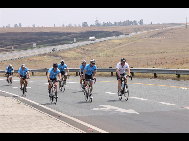 Dads’ Charity Cycle Challenge cyclists enter the Kinross N17 Sasol Garage on their way to Durban.