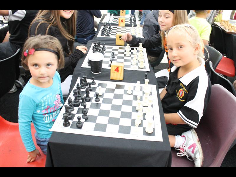 Tanelie Burger and Shalita Burger took part in the Gert Sibande Chess Flash Mob Tournament at the Secunda Mall.