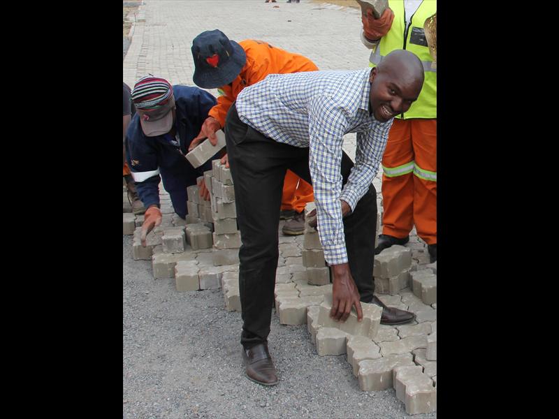 Mr Sakhile Kunene from Govan Mbeki Municipality did not mind to get his shoes or hands dirty and also helped with the paving of Van Schalkwyk Street in Trichardt.