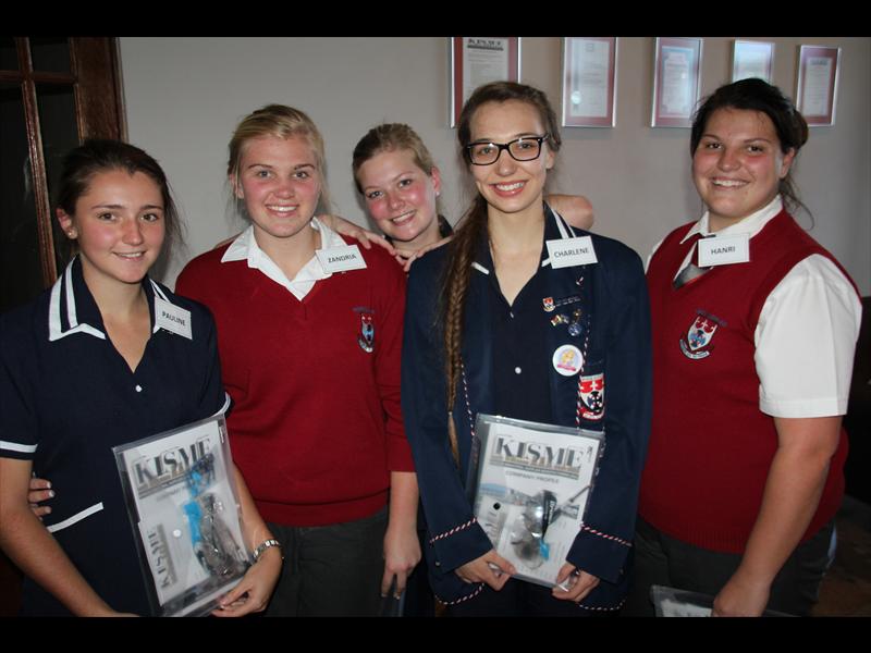 Pauline Myburgh, Zandria van der Walt, Charlene Jordaan, Hanri Slabbert en Alicia Kramer van Hoërskool Oosterland tydens hul besoek aan Kinross Industrial Supplies Manufacturing Engineering (KISME) op Woensdag, 18 November.
