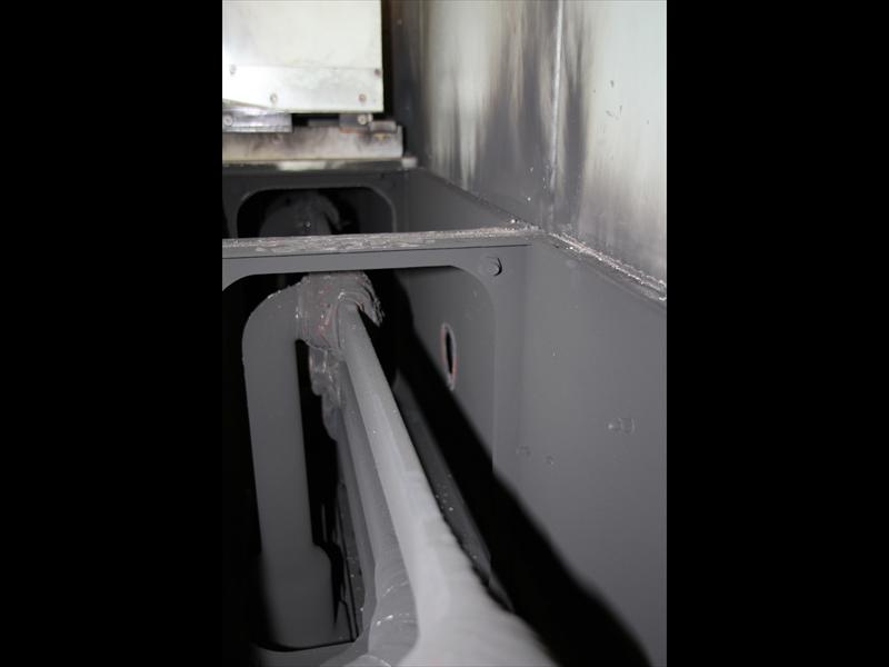The busbar burned out. On the right side is a hole that was caused by the explosion.