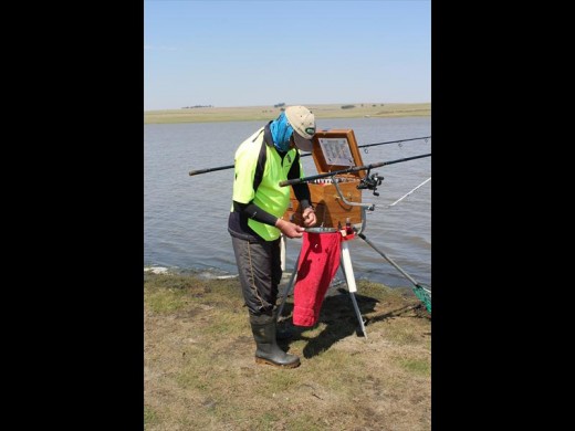 Clarke van der Walt het alleen gehengel. Hier stel hy sy stokke op.