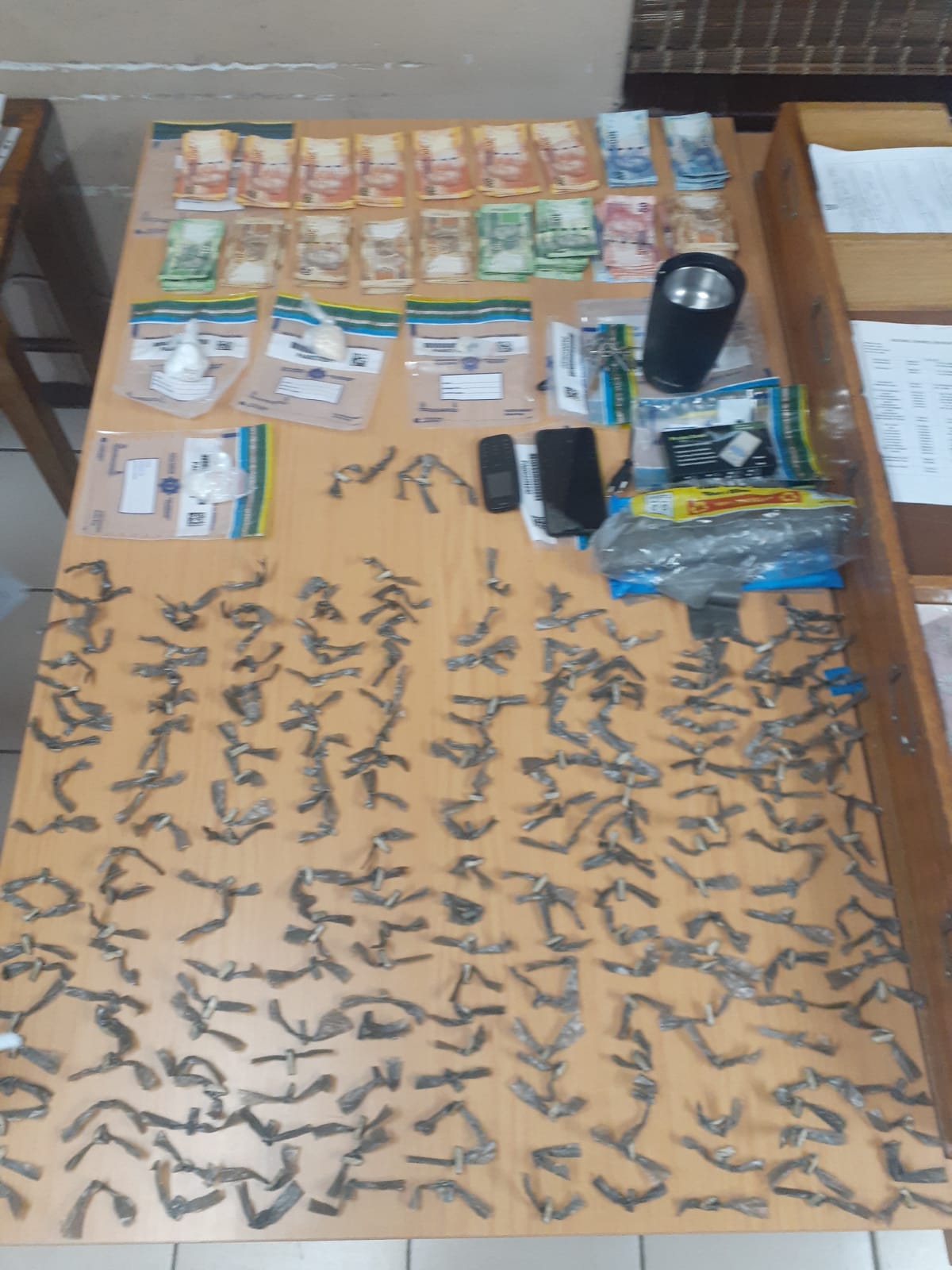 Drugs and money confiscated in Evander.
