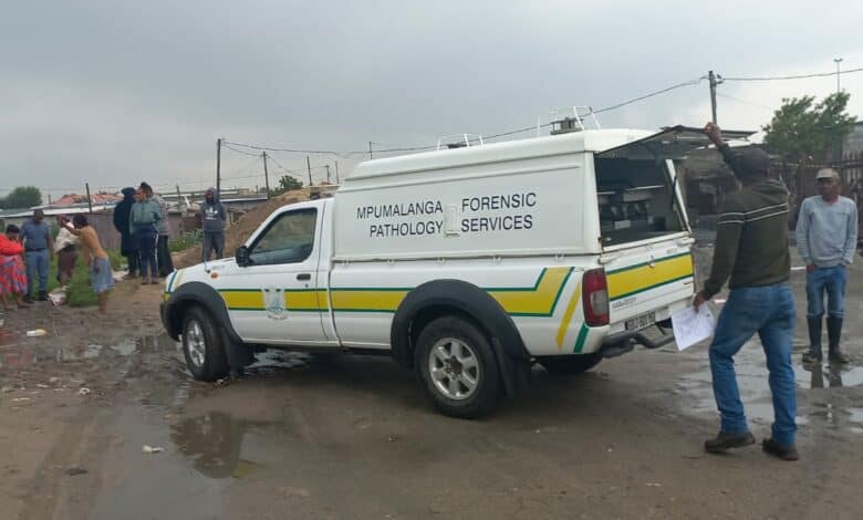 The police 's forensic pathologists arrive on the scene.