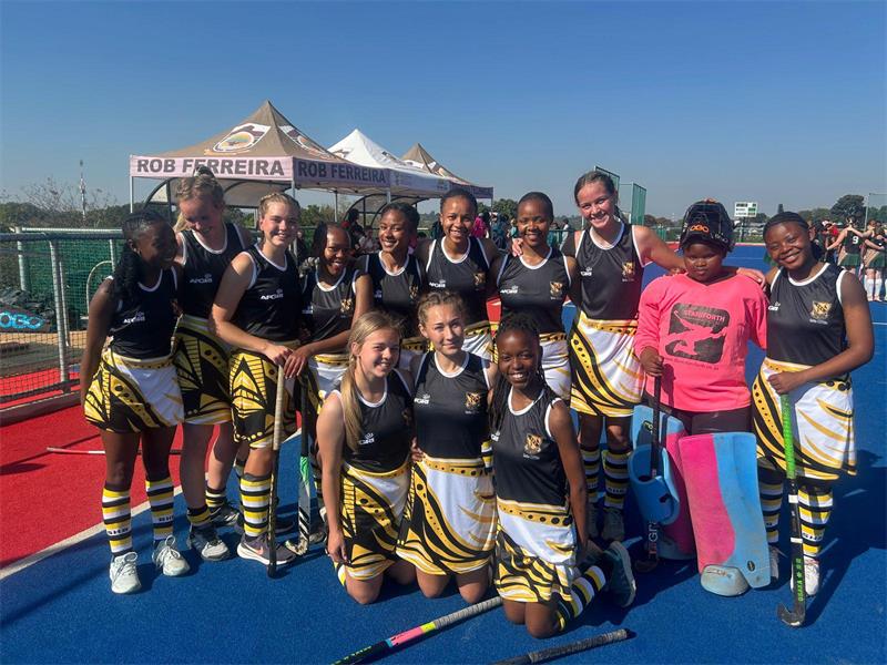 The girls' hockey team poses for a photo.