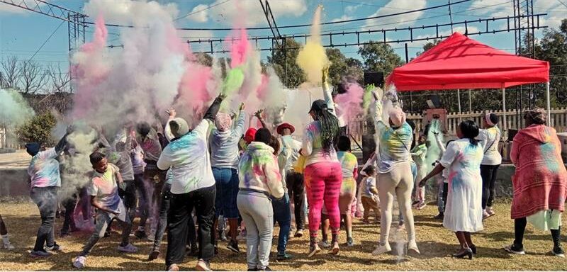 People are throwing colored powder at each other.