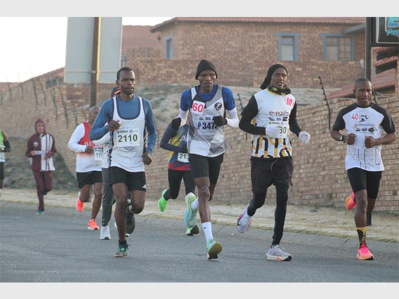 A group of runners are running in a marathon.