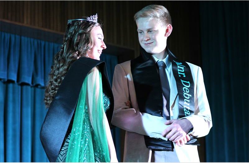 Johalise van der Walt en Ines Marx is onderskeidelik as Hoërskool Secunda se Mej. en Mnr. Debutant) aangewys op 16 Oktober