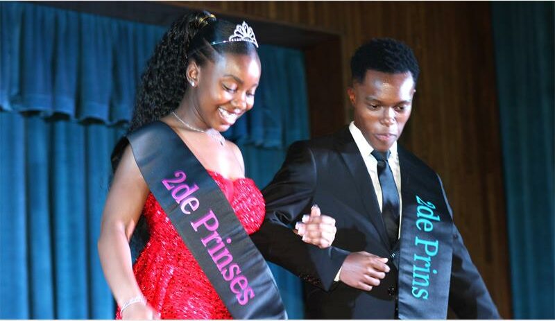 Tracey Nkosi en Neo Phatlane is onderskeidelik as die tweede prinses en prins aangewys by Hoërskool Secunda se Mej. Sprankel en Mnr. Sjarmant-geleentheid op 16 Oktober.