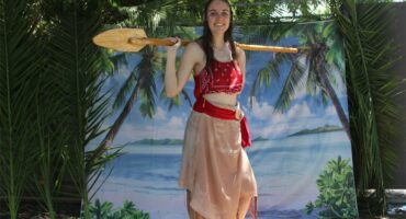 girl in island clothes