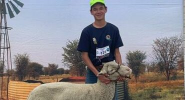 Seun met ’n wolskaap