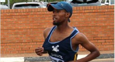 Tsiyamo Lephoto of Sasol Athletics Club wIns the 21km of Secunda Mall’s Take Heart race on October 18