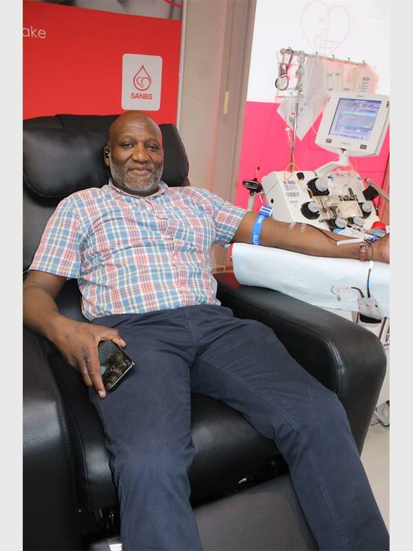 man donates plasma