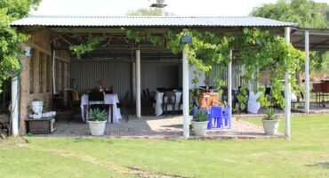 ’n Netjiese stoep groet gaste by die Malakya Kampterrein op Charl Cilliers. Foto: Jana Oosthuizen