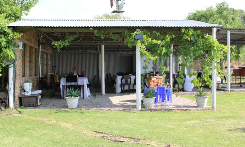 ’n Netjiese stoep groet gaste by die Malakya Kampterrein op Charl Cilliers. Foto: Jana Oosthuizen