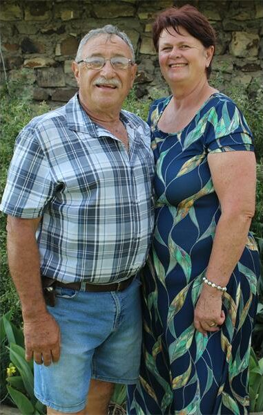 Sampie en Annelie Ackermann by hul kampterrein, Malakya, wat spesifiek vir Christelike kampe begin is nege jaar terug.