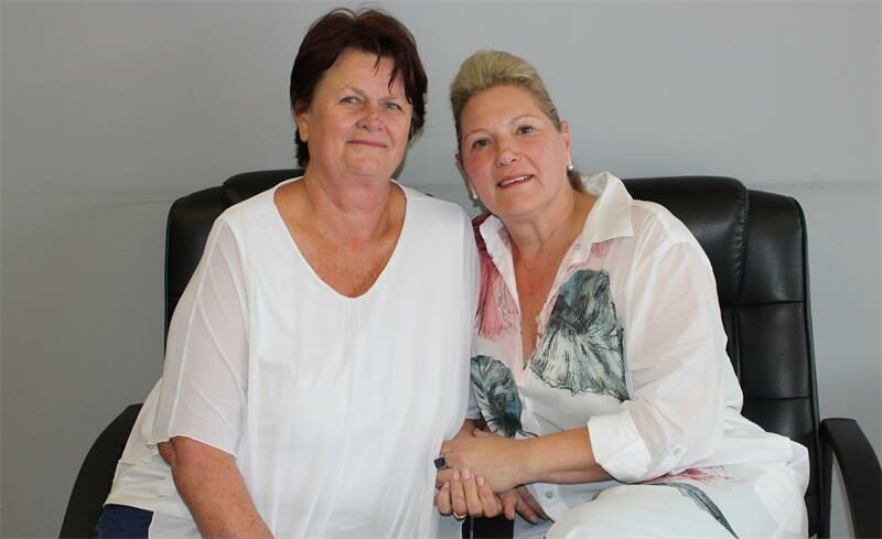 Annelie Ackermann en Freda Swanepoel werk al drie jaar saam in die bediening waar hulle die evangelie verkondig en vir mense bid.