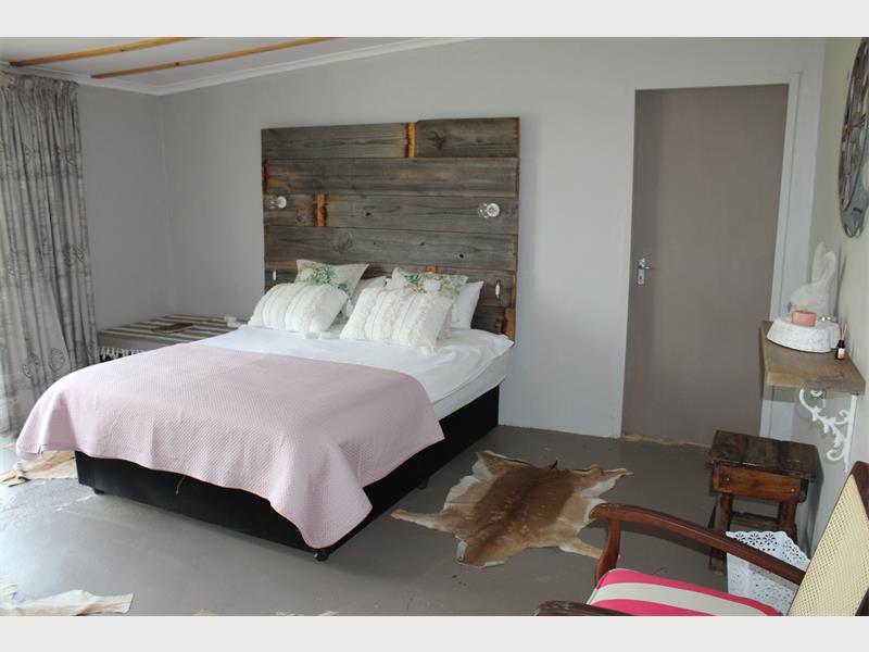 Van die kamers by Malakya Kampterrein is ruim en elke kamer het sy eie badkamer.