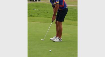 DESCRIPTION: Henry Brooks in aksie op die gholfbaan op 1 November by Hoërskool Evander se gholfdag.