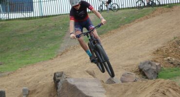 DESCRIPTION: Jordan Muller toets op 15 November die splinternuwe bergfiets-baan in die groenstrook by Hoërskool Secunda, uit.