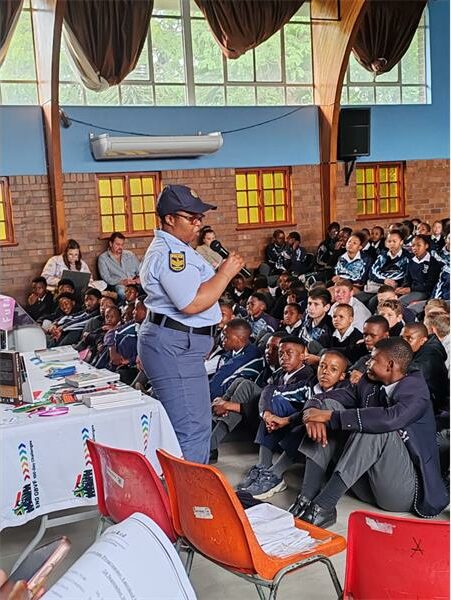 police woman speak to children