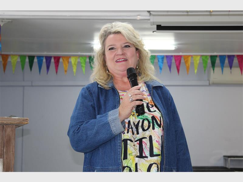 School principal of Marietjie School, Santé Barnard, talks to the audience on November 26 during this school's sponsor day.