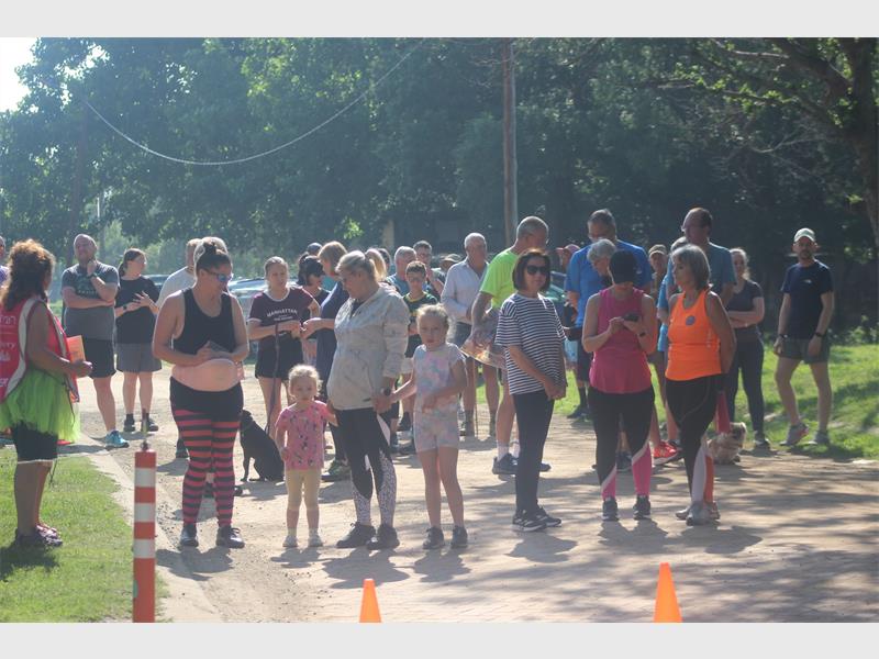 Runners gather before parkrun.