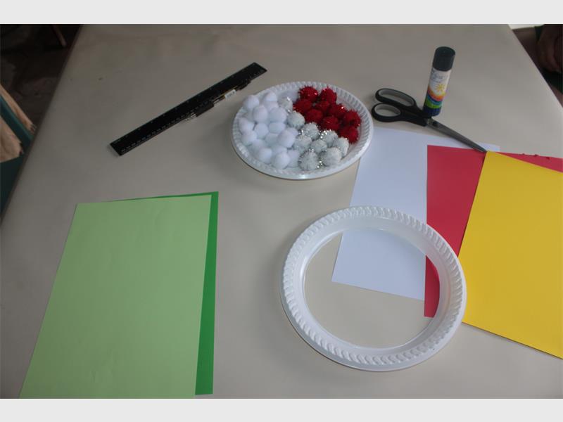materials needed to make a wreath