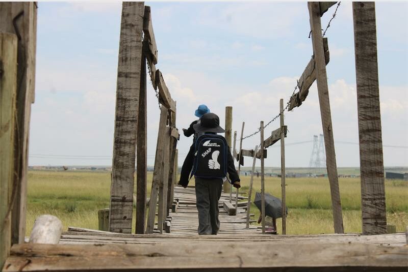 children on a selfmade bridge