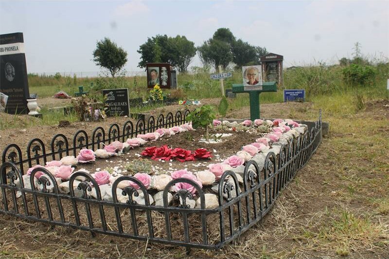 A well-kept grave