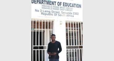 a man in front of closed offices of the department of education. Photo: Jana Oosthuizen