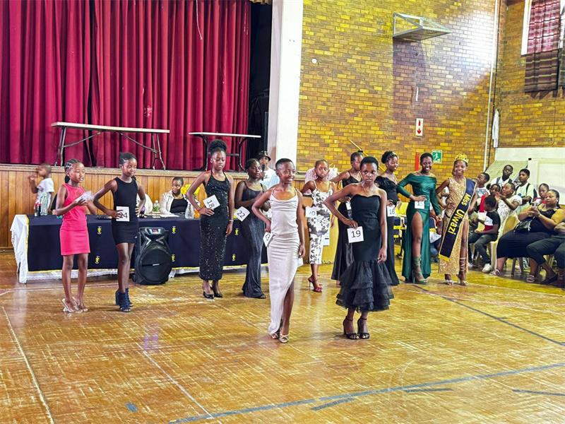 contestants in a pageant