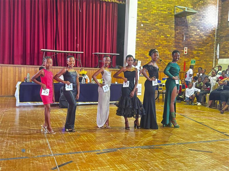contestants in a pageant