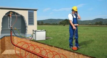 An illustration of a person using a thumper machine.