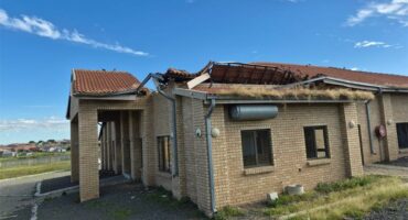 a building with a run down roof