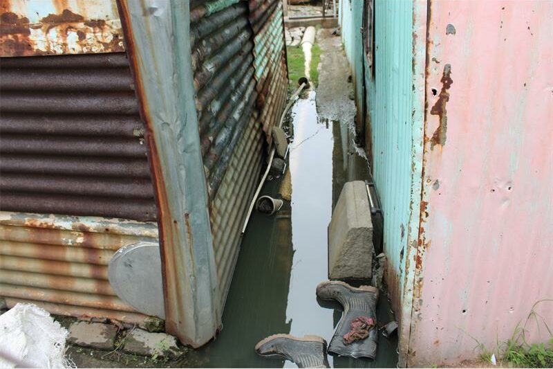 a sewage leak between two buildings