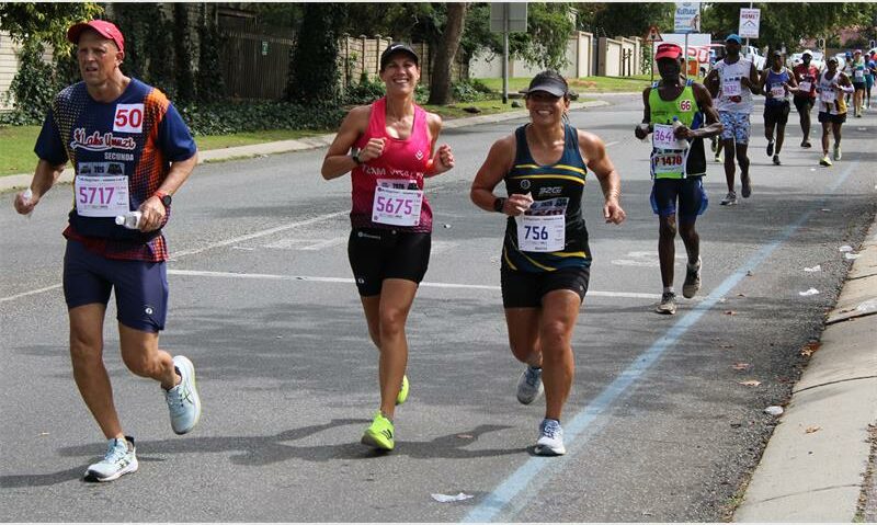 people running a marathon