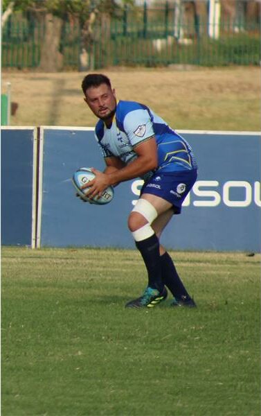 rugby player in blue with rugby ball
