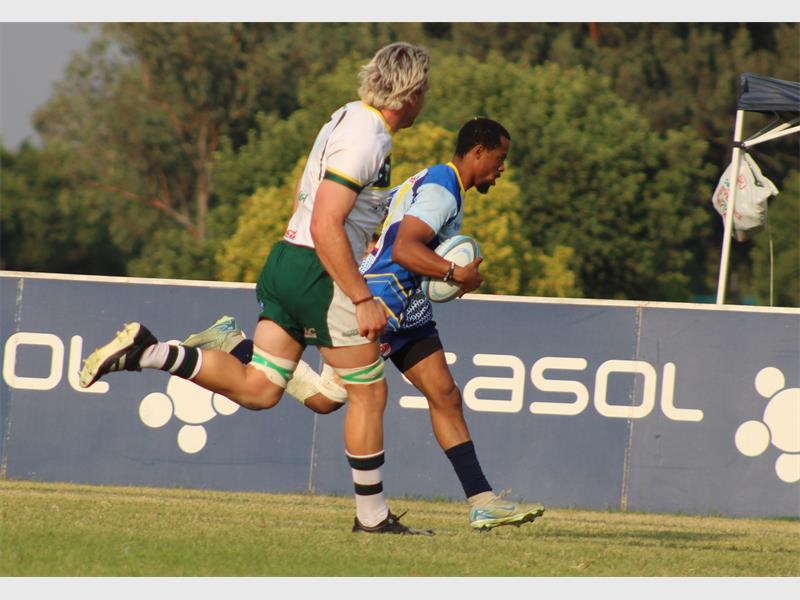 rugby player in blue with rugby ball